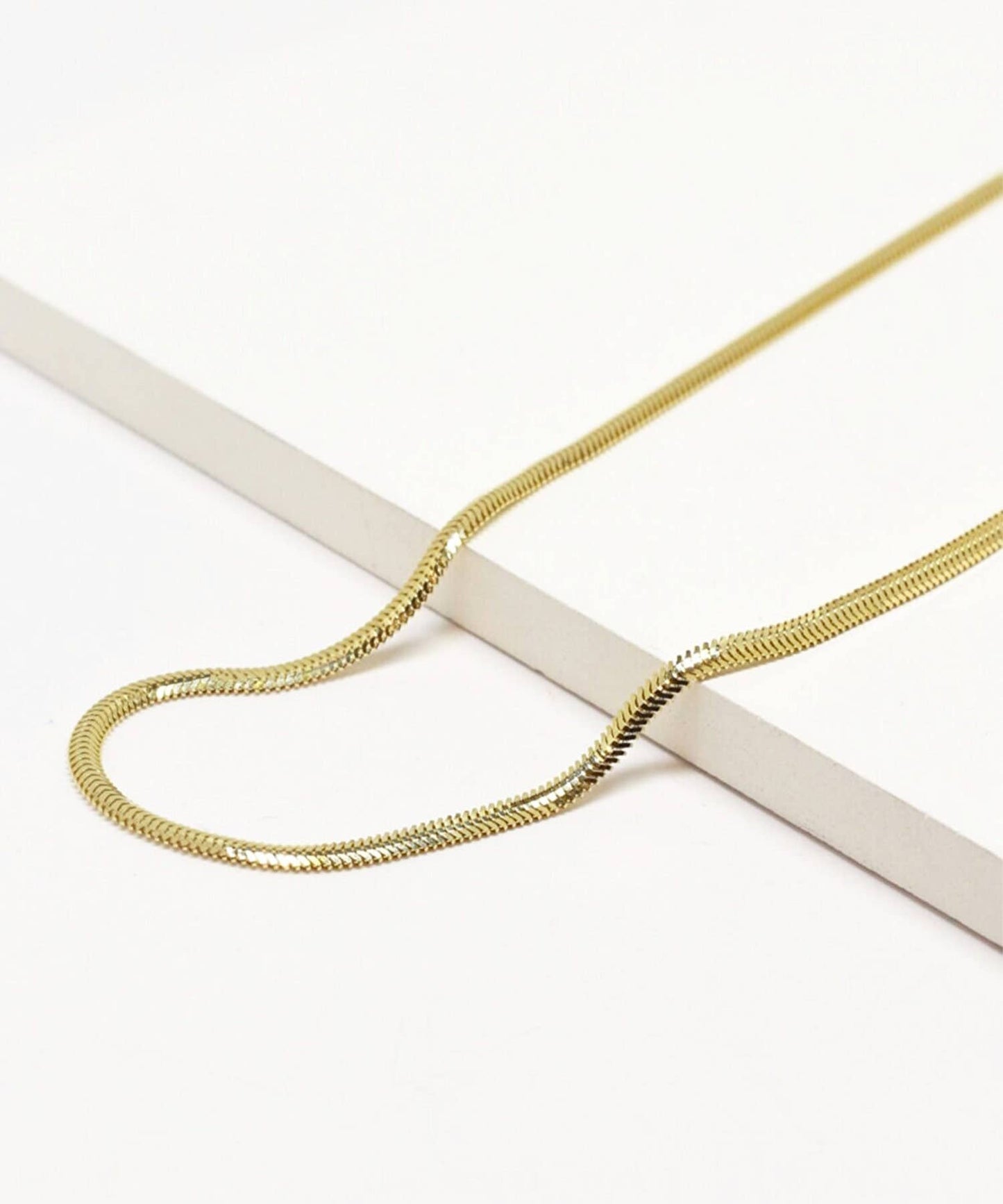 14K Gold Herringbone Chain Necklace – Sleek & Timeless