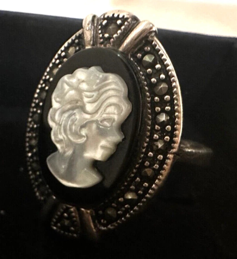Vintage Sterling Silver 925 Black Onyx & Mother of Pearl Cameo Ring - Size 6