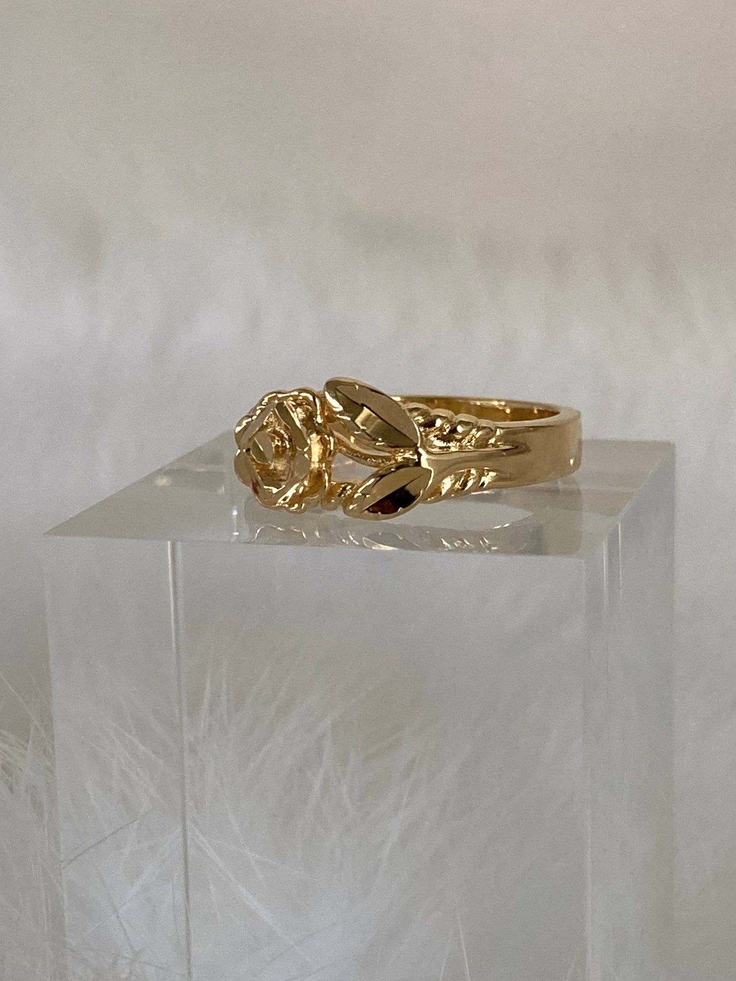 The Rose Ring – Floral Beauty